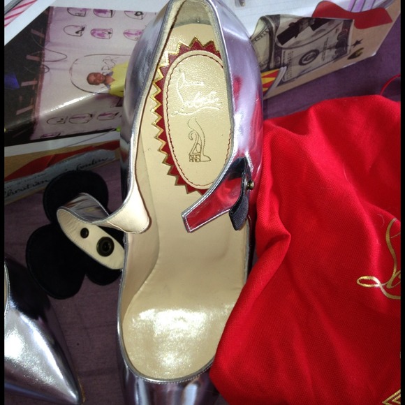 🎉HP🎉 New authentic Christian Louboutin sz 39 - Picture 2 of 3