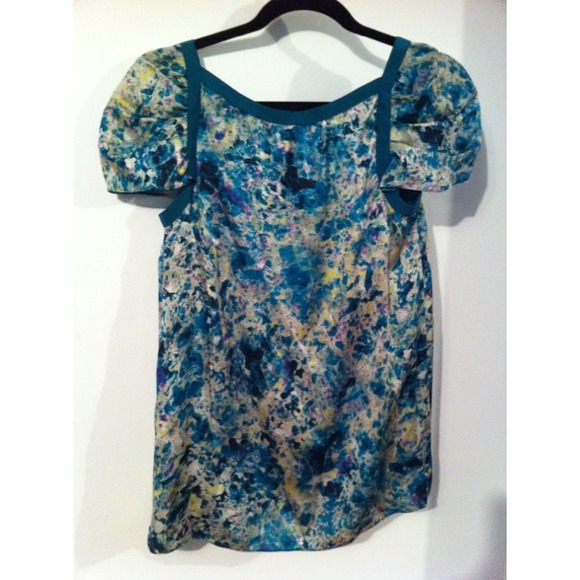 Very Pretty Printed Blouse with short sleeves