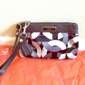❌SOLD❌ Authentic Genuine leather Coach Wristlet