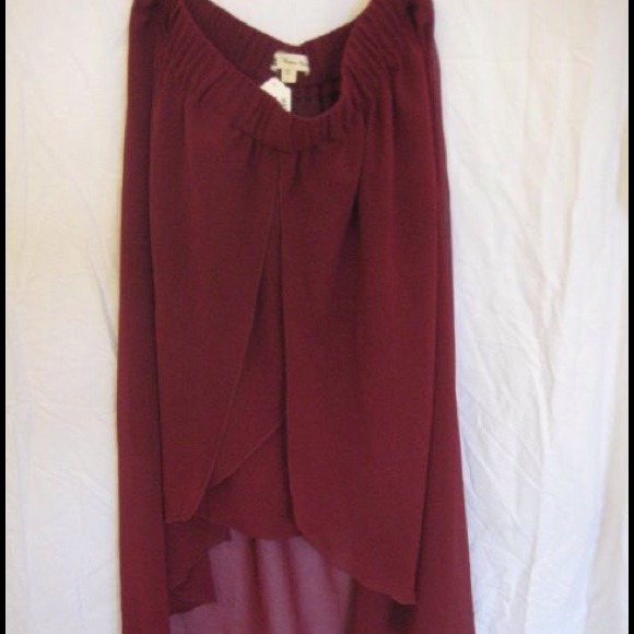💜NEW WITH TAGS MAROON HIGH LOW SKIRT 💜