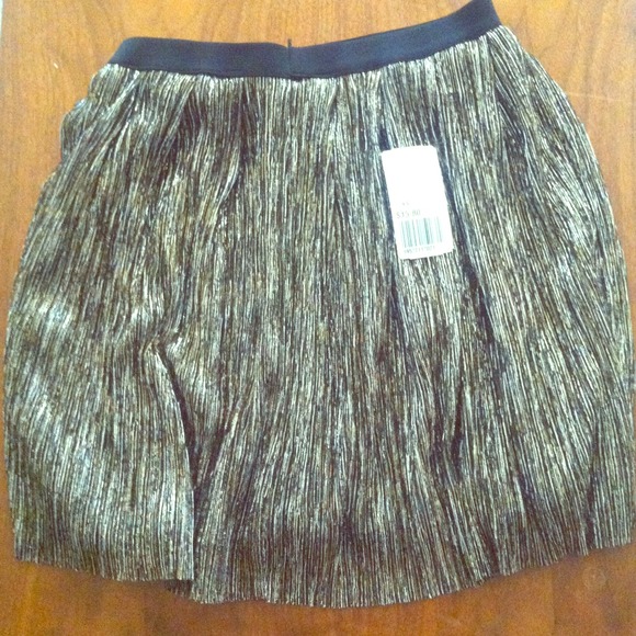 🚫SOLD IN A BUNDLE 🚫💫 Short Skirt