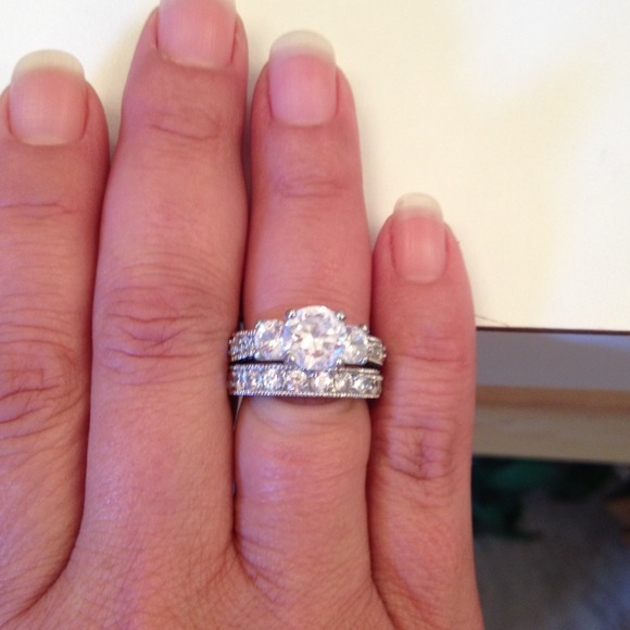 REDUCED!! Gorgeous .925 wedding set!