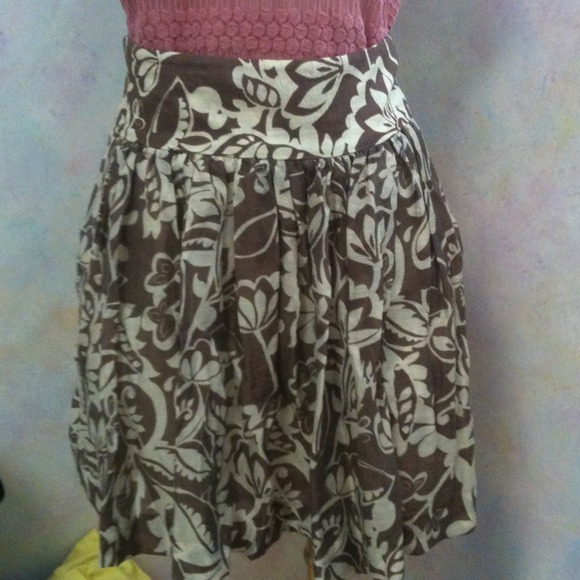 Brown/tan floral skirt - Picture 2 of 3