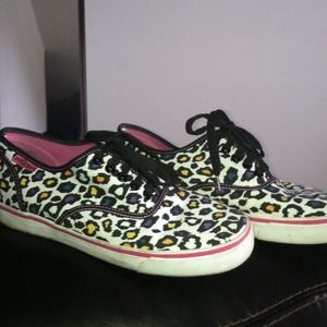 🚫SOLD🚫😍REDUCED😍Punkrose canvas sneakers