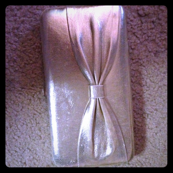 Golden bow clutch