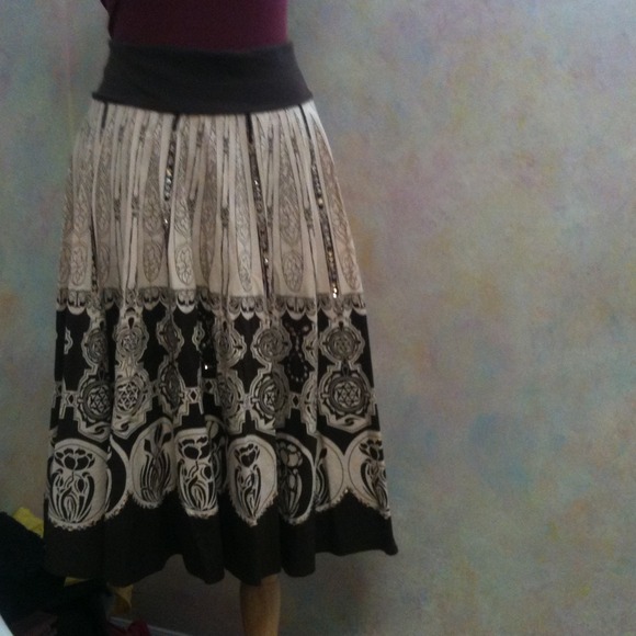 Brown/tan festival skirt - Picture 2 of 3