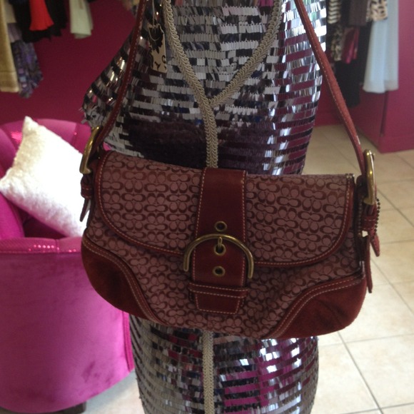 ❌SOLD❌Authentic Coach cranberry shoulder bag