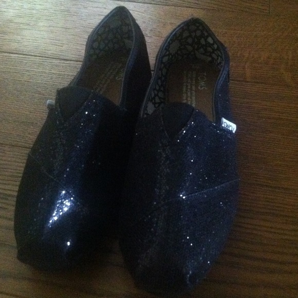 NEW black sparkly toms SIZE 8