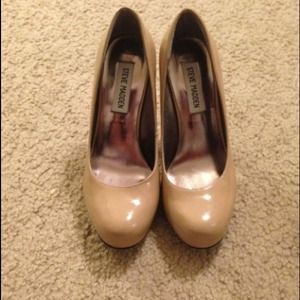 Nude pumps like new