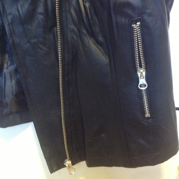 ⛔️SOLD⛔️ Black studded faux leather vest - Picture 3 of 4