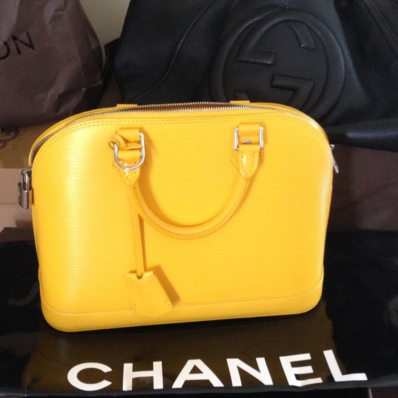 🔥🌟💛💛💛 Authentic Louis Vuitton Epi Yellow Leather - Picture 1 of 1