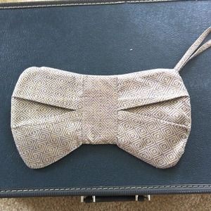 Bow clutch
