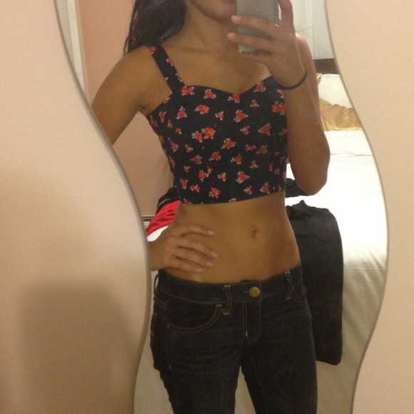 ❌❌Traded❌❌Floral crop top