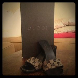 Price reduced- Gucci patterned slip on heel