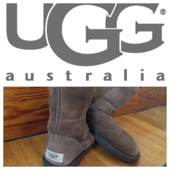 WINTERS COMING!Short Brown UGG Australia Boot