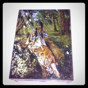 Gorgeous wooden jewelry box 💕