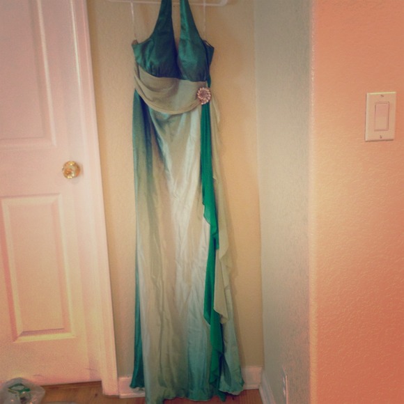 🌸Beautiful floor length prom gown