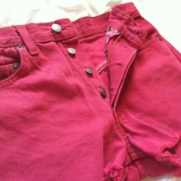 LOWERED PRICE. 26 in, Red High Waisted Levi Shorts - Picture 4 of 4