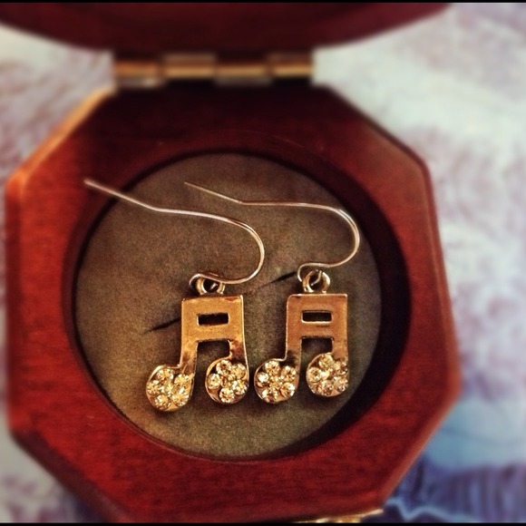 **TRADED** Music Note Earrings - Picture 2 of 2