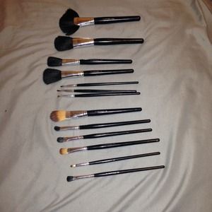 15 MAC Makeup Brushes