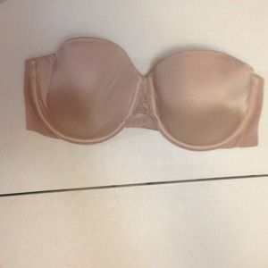 ✋✋✋HOLD✋✋✋Victoria secret bra strapless 16$