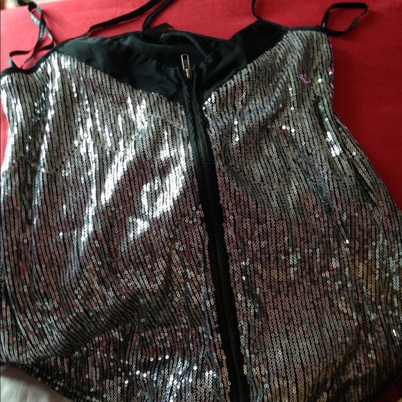 Black and silver top brand new !!!