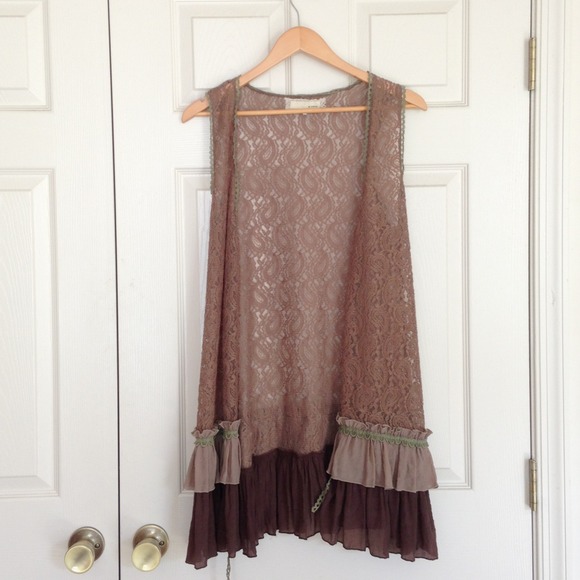 Lacey long-bodied vest