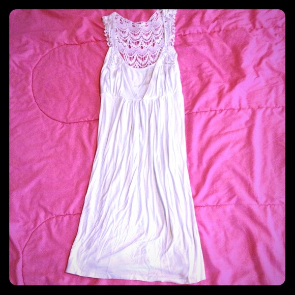 ❌❌❌TRADED❌❌❌White Dress With Gorgeous Crochet Back