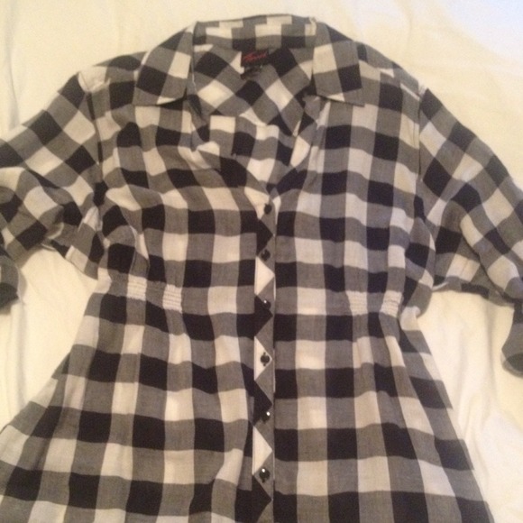 👏SOLD👏Torrid plaid shirt sz 2