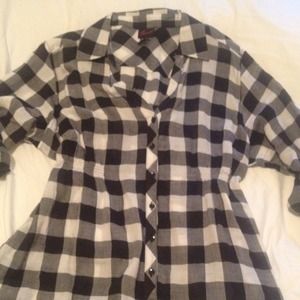 👏SOLD👏Torrid plaid shirt sz 2