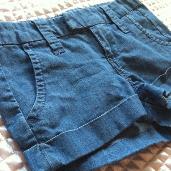 LOWERED PRICE Size 26 Blue Denim Hip Hugger Shorts - Picture 4 of 4