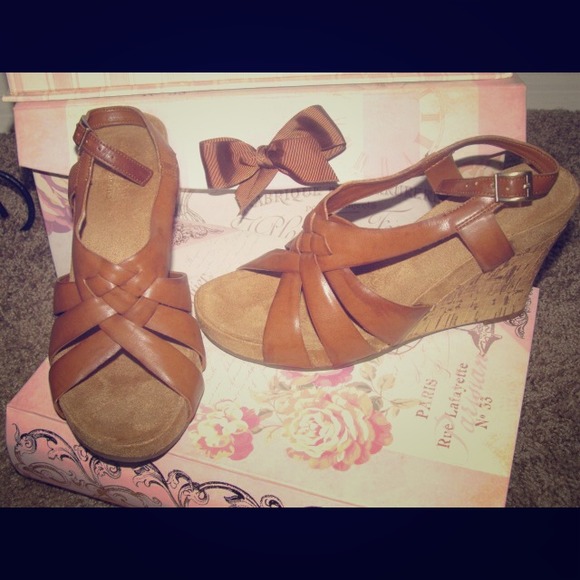 Open toed wedges