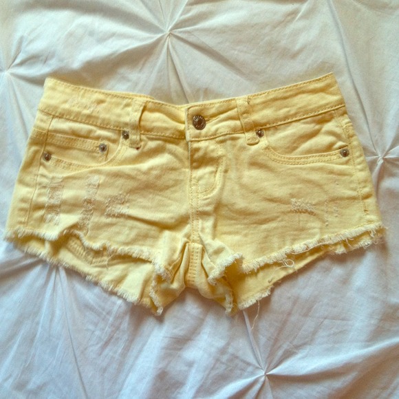 Size: 0. Pastel yellow. Shorts. LOWERED PRICE - Picture 1 of 3