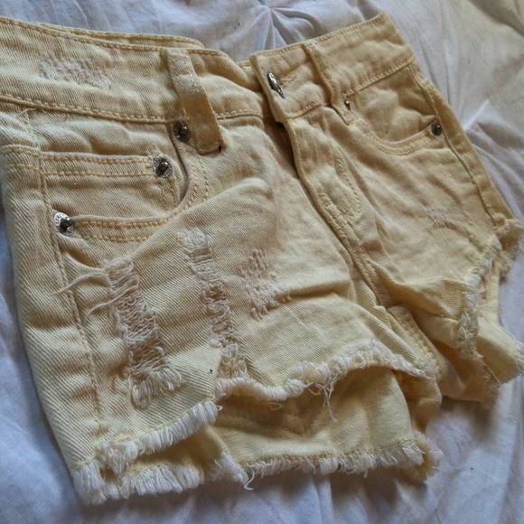 Size: 0. Pastel yellow. Shorts. LOWERED PRICE - Picture 2 of 3
