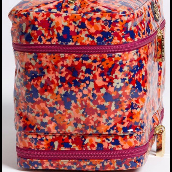 π Looking For Tory Burch Train Cosmetic Case π - Picture 2 of 4