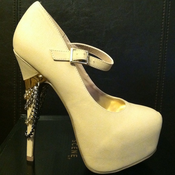 🚫SOLD🚫Cream Heels
