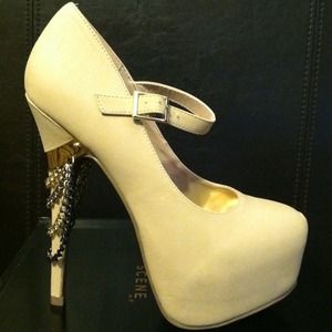 🚫SOLD🚫Cream Heels