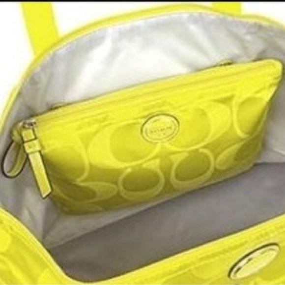 ❌SOLD❌Coach Nylon Weekend Packable Tote - Picture 2 of 4