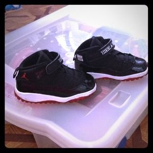 jordan bred 11s 👶size 8c