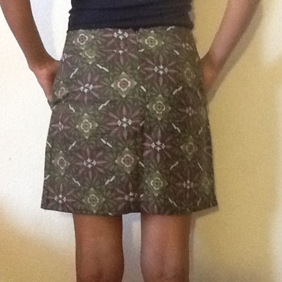 Skirt - Picture 2 of 3