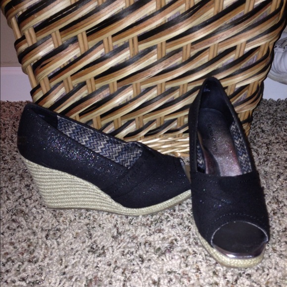 ***REDUCED***Black wedges