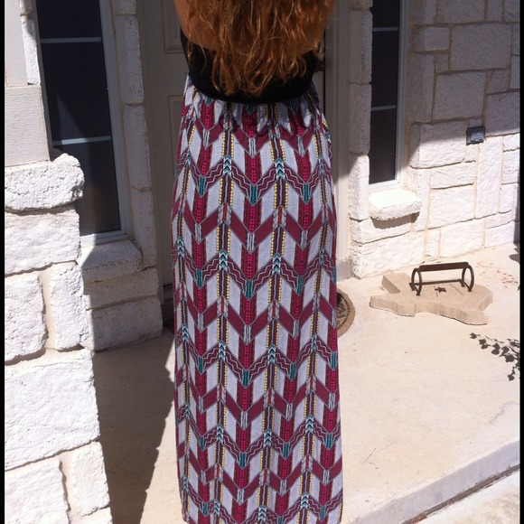 TRIBAL MAXI DRESS! ๐๐ - Picture 2 of 2