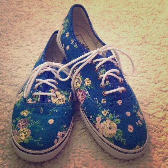 FLORAL PRINT VANS