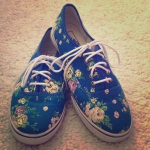 FLORAL PRINT VANS