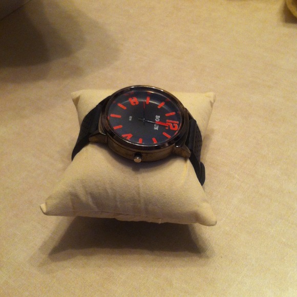 Watch - Picture 3 of 3