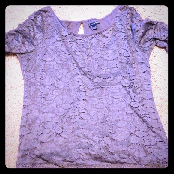 Stylish American Eagle top.