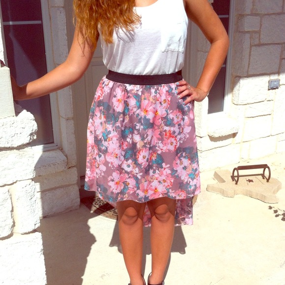 Cute Floral print hi low skirt!🌸