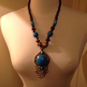 TURQUOISE LOOK NECKLACE