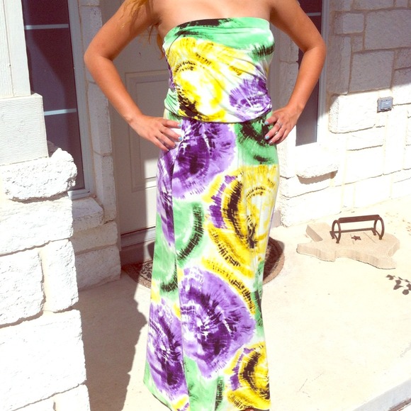Boho tye dye maxi dress!!! 💚💛💜