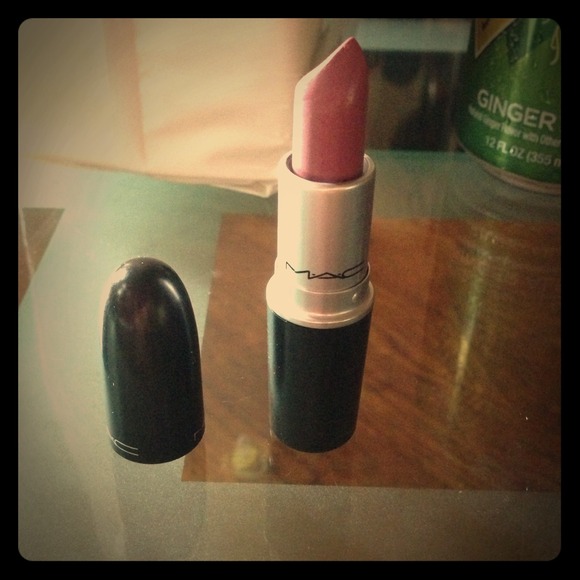 🚨Traded🚨 Authentic Mac lipstick